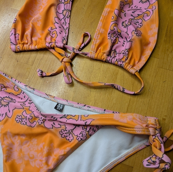 2/$25-Floral Halter Hawaiian 90s Vibes Bikini - Orange and Pink Size 6 - Picture 6 of 9